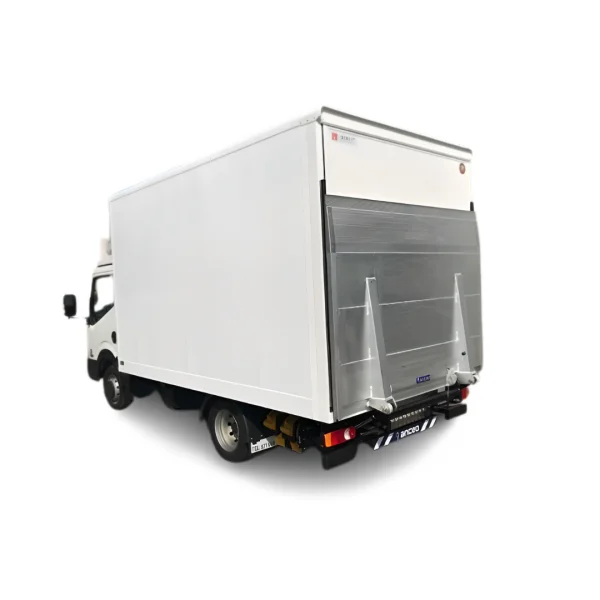 Trampilla elevadora sobre camion