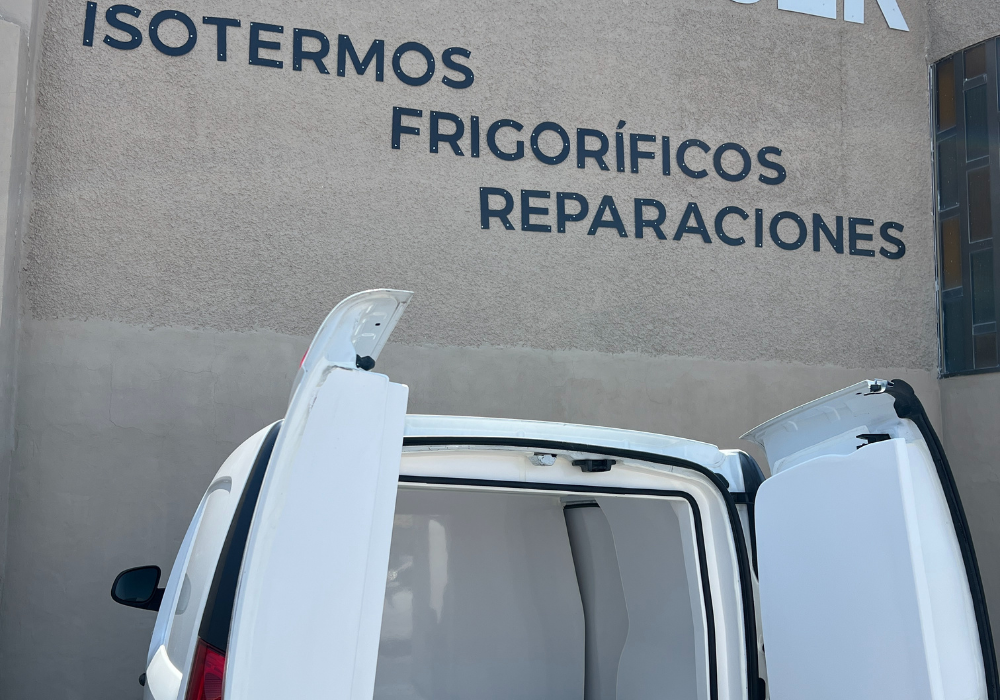 Lee más sobre el artículo Furgonetas Isotermo: ¿Por qué son imprescindibles para tu negocio?