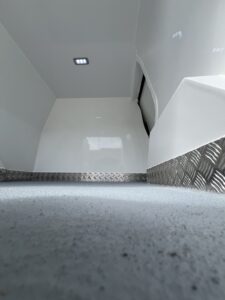 Vehículo isotermo reforzado