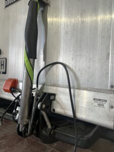 Detalle de reparación de trampillas elevadoras