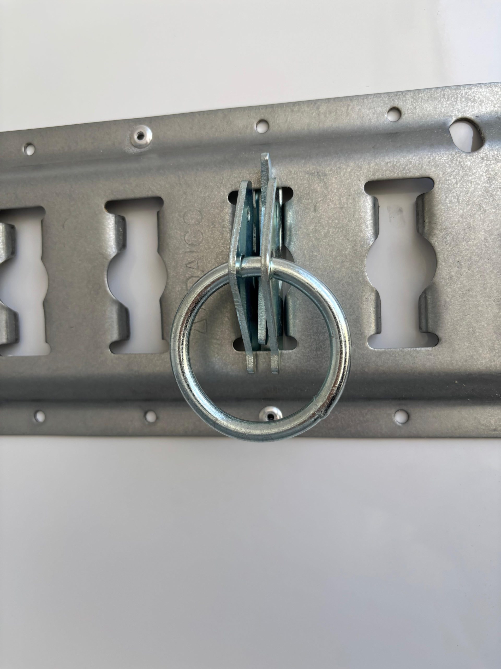 Argollas de amarre para panelados interiores furgoneta — Carralser